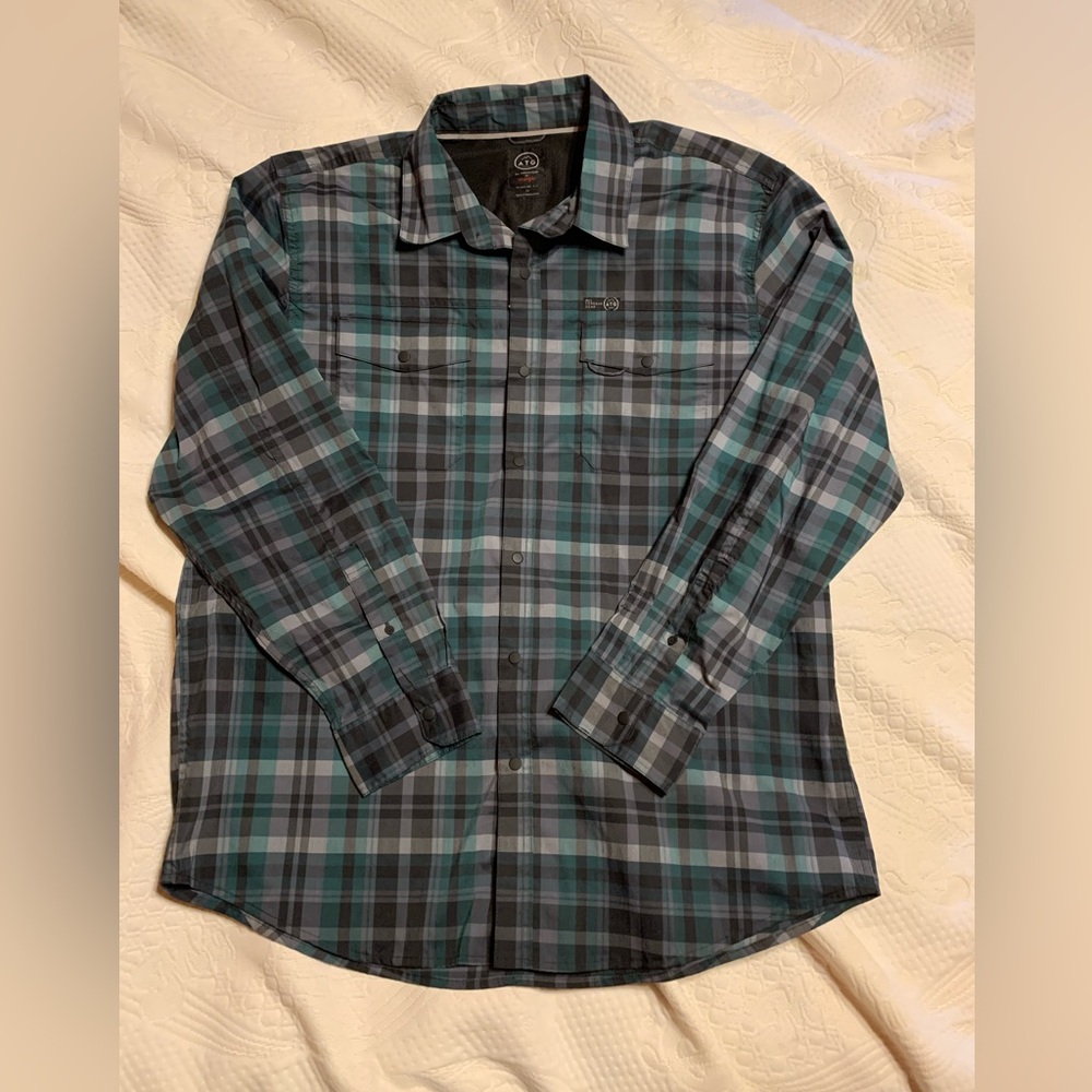 NWOT- ATG All Terrain Gear by Wrangler men’s long sleeve button down shirt